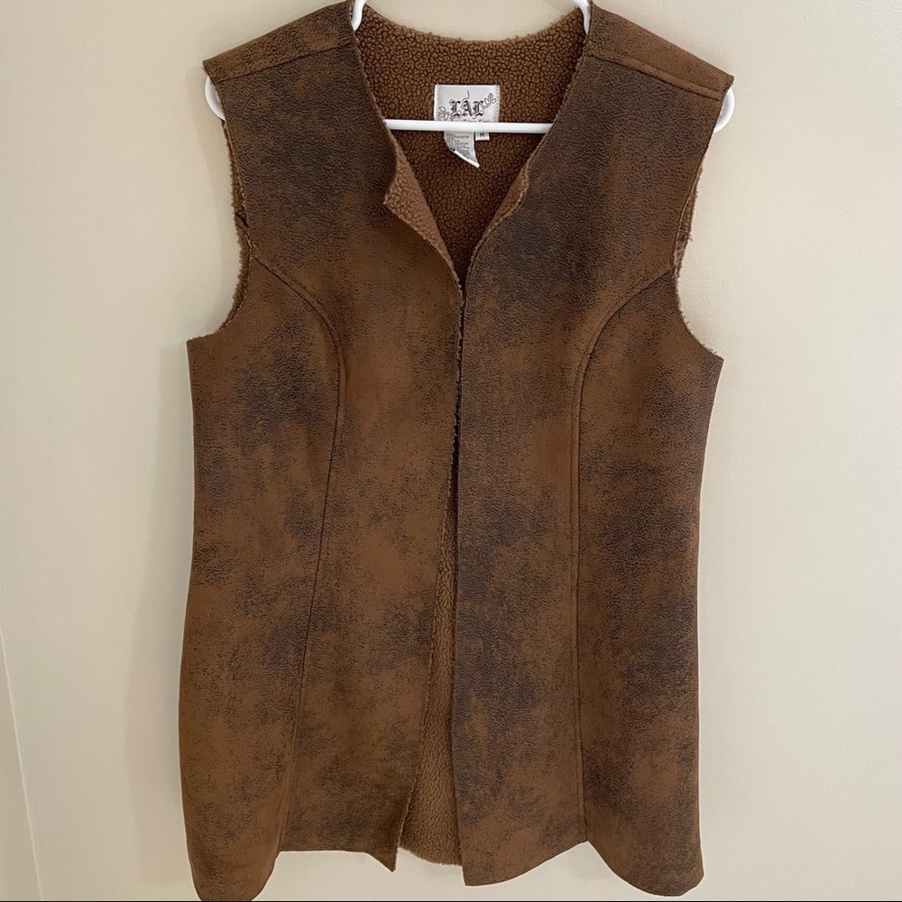 🎀 live A little vintage faux suede 2 tone faux fur lined vest, size M